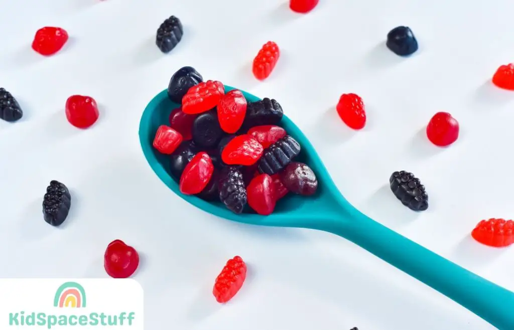 A picture of a spoon and fruit snacks