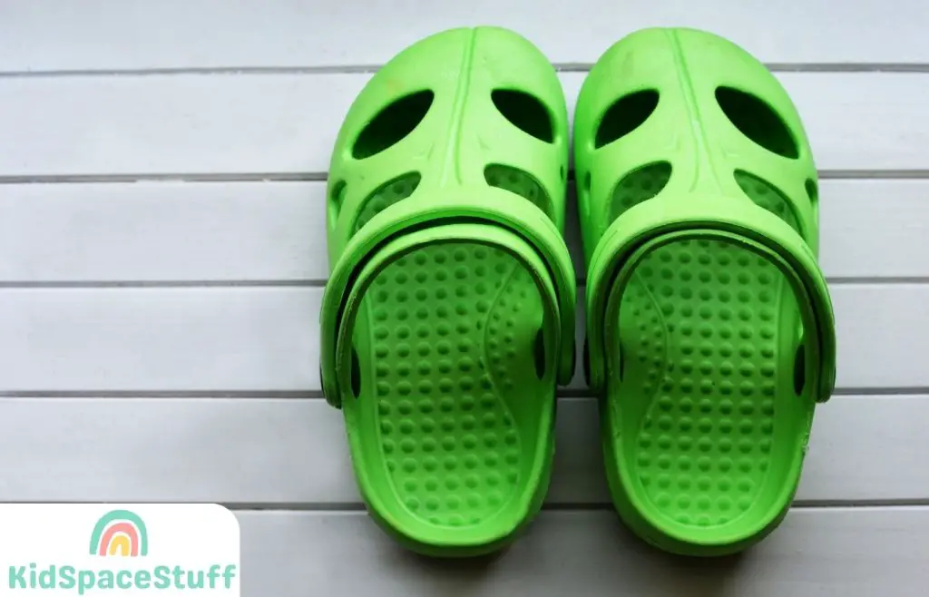 Baby shoes crocs green
